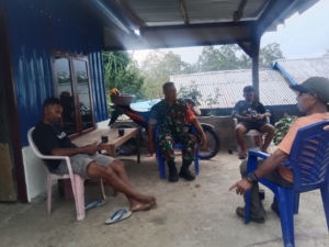 Babinsa Kodim 1602/Ende Hadir di Tengah Masyarakat: Komsos dan Pamwil Berjalan Lancar