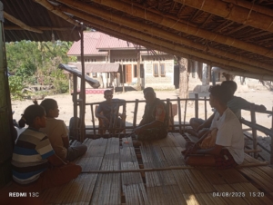 Komsos dan Pamwil Babinsa Koramil Maurole Dorong Sinergi TNI-Rakyat di Kotabaru