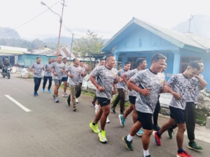Lari Jalanan Sarana Pembinaan Fisik Anggota Kodim Ende