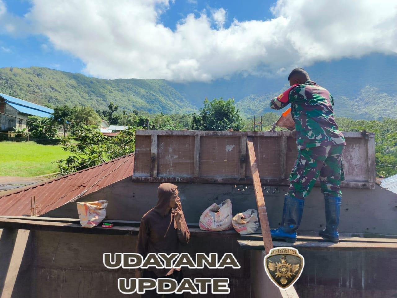 Gotong Royong Babinsa dan Warga Dusun Kopo Ba’i Sukseskan Pengecoran Rumah Warga di Wiwipemo