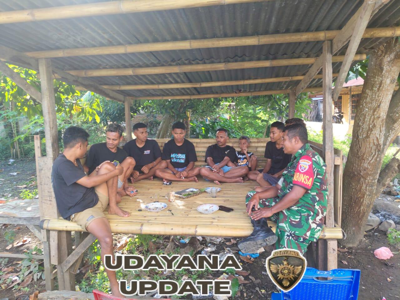 Serka Piter Kase Laksanakan Pengamanan Wilayah dan Komsos di Desa Rukuramba