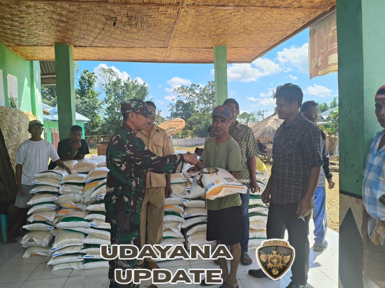 Babinsa Koramil 03/Katikutana Dampingi Penyaluran Bantuan Beras di Desa Tanamodu