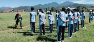 Pelatihan Paskibraka Kecamatan Kota Komba Utara, Babinsa Koramil Borong Turut Membina Generasi Muda