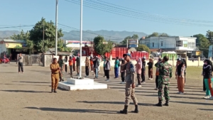 Personil Koramil Bolo Berperan Aktif Dukung Kelancaran Latihan Paskibra Kecamatan Bol