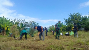 TNI Dan Rakyat Manunggal, Koramil Bersama Masyarakat Desa Kampung Gelgel Bersatu Kuatkan Hanpangan Wilayah