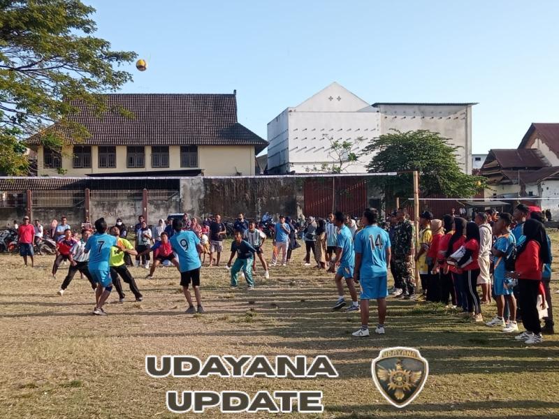 Tingkatkan Kemanunggalan TNI-Rakyat, Babinsa Hadiri Lomba Voli di Empang