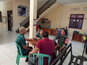 Pererat Sinergi, Babinsa Desa Pengastulan Gelar Komsos dengan Aparat Pemerintah Desa