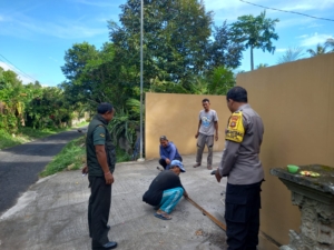 Babinsa Desa Kedis Jalin Silaturahmi Lewat Komunikasi Sosial dengan Tokoh Masyarakat