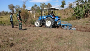 Dukung Program Ketahanan Pangan, Satgas TMMD 125 Kodim Belu Buka Lahan Pertanian