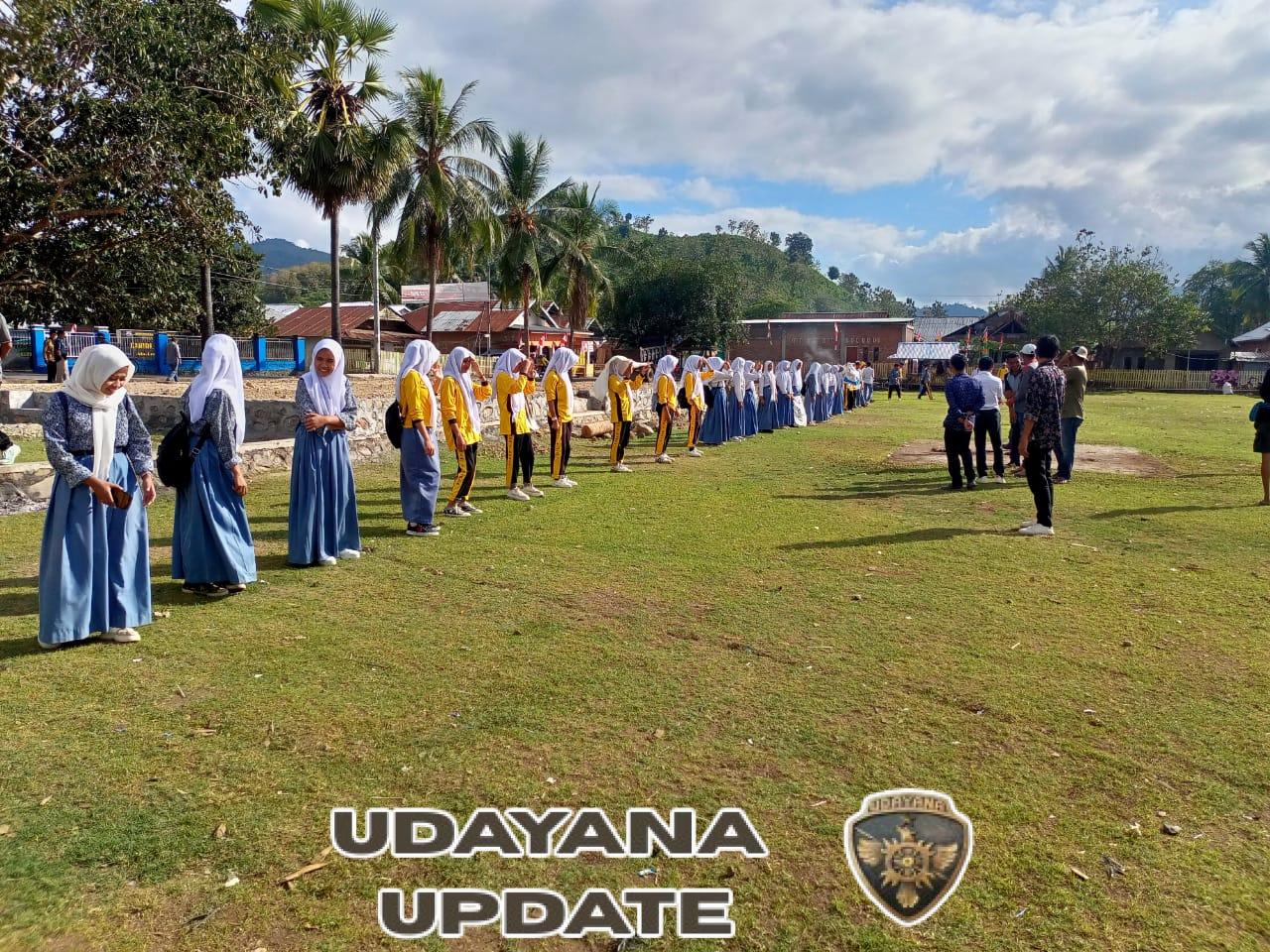 Babinsa Monta dan Warga Sondo Gotong Royong Siapkan Lapangan Upacara 17 Agustus