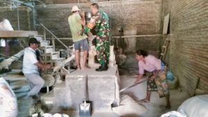 Jaga Stabilitas Harga, Babinsa Pantau Penggilingan Padi Di Sukarara