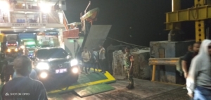 Babinsa Amankan Kedatangan Kapal Garda Maritim 3 di Pelabuhan Pantai Baru Rote Ndao