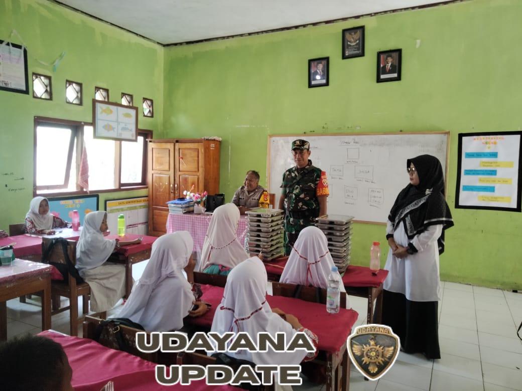 Serda Faris dan Serka Iksan Pimpin Penyaluran Paket MBG di Kelurahan Jatibaru Timur dan Jatiwangi