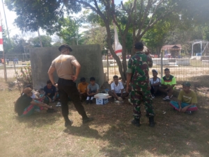 Sertu Ferdinand Bata dan Aiptu Jefri Lede Beri Pelatihan dan Motivasi Paskibra Kecamatan Biboki Selatan