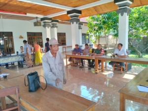 Babinsa Temukus Pastikan Penyaluran BLT DD Berjalan Aman dan Tertib