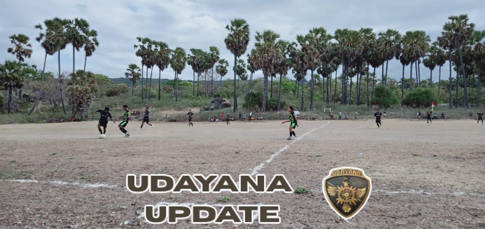 Jaga Keamanan dan Sportivitas Babinsa PAM Pertandingan Sepak Bola