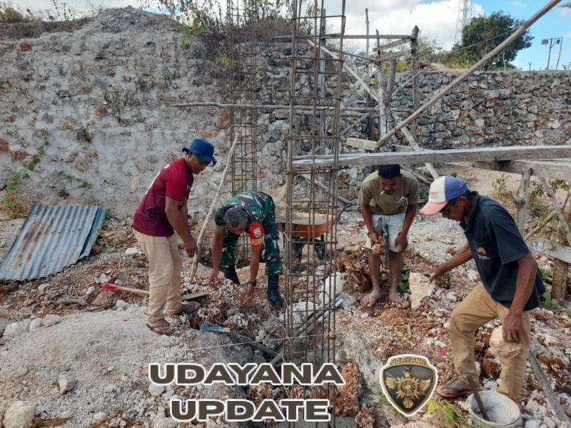 Gotong Royong Bersama Warga Babinsa Bantu Bangun Rumah