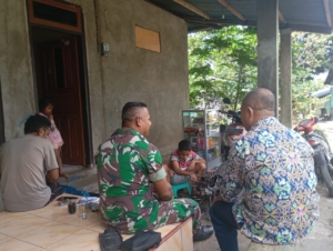 Jaga Stabilitas Wilayah, Babinsa Laksanakan Pamwil dan Komsos di Desa Rukuramba