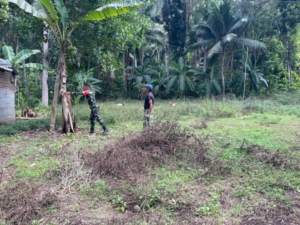 Babinsa Koramil 1602-01/Ende Aktif Pantau Wilayah Lewat Kegiatan Komsos dan Hanpangan