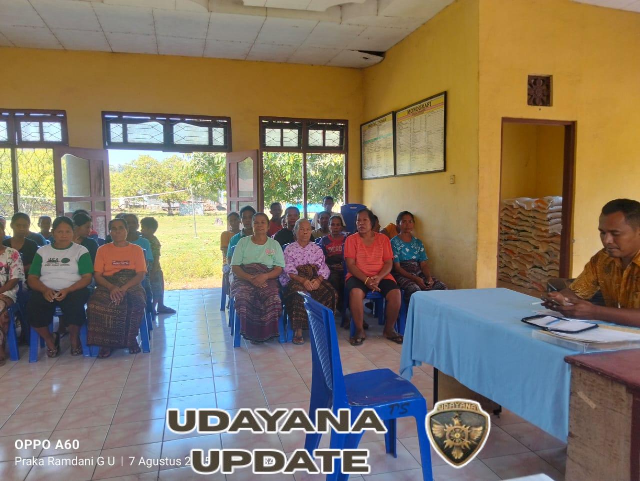 Babinsa Koramil 1602-04/Maurole Pastikan Bantuan Beras Tepat Sasaran di Desa Ranokolo