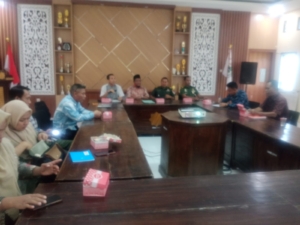 Kasdim 1628/Sumbawa Barat Hadiri Rakor Kesiapan Lomba Gapura Peringatan HUT RI Ke-80 Tingkat Kabupaten Sumbawa Barat.