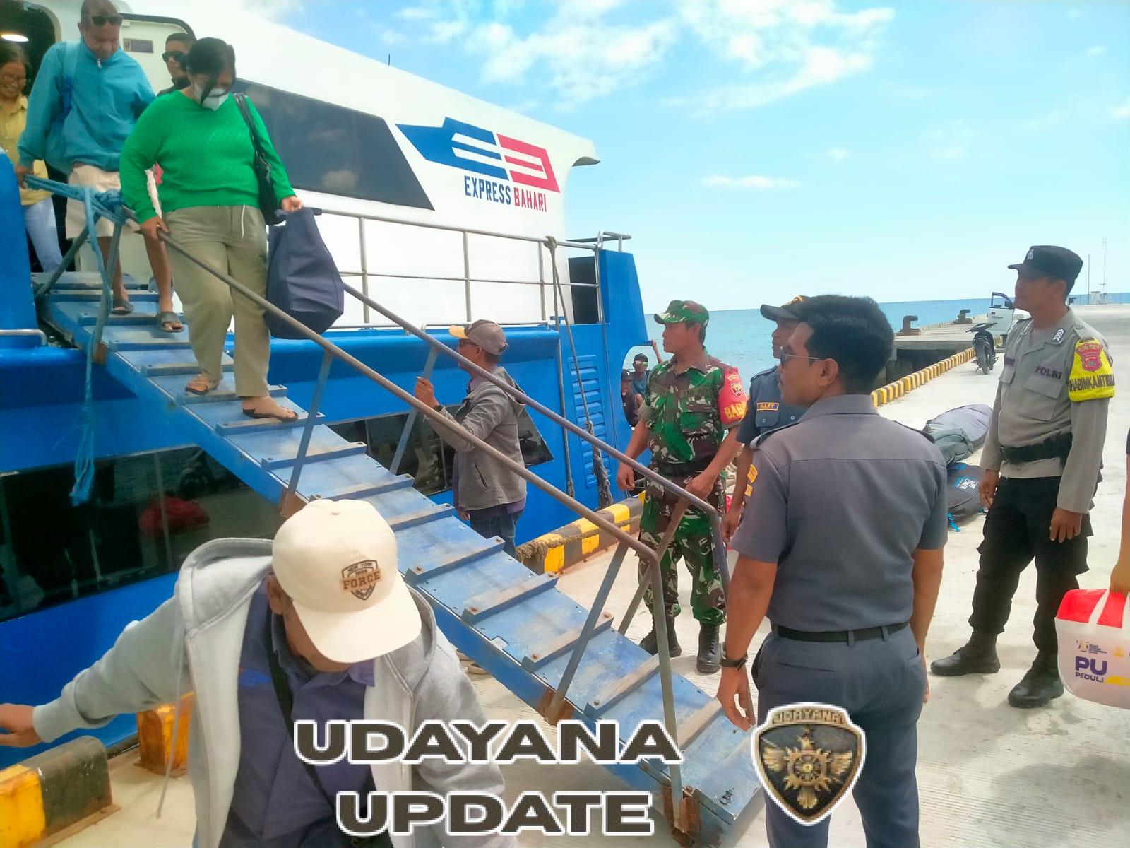 Kapal Expres Bahari 8E Sandar dan Berangkat Kembali dari Pelabuhan Ba’a