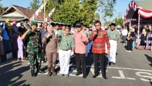 Kodim 1614/Dompu Kawal Lomba Gerak Jalan Indah Pelajar SD/MI