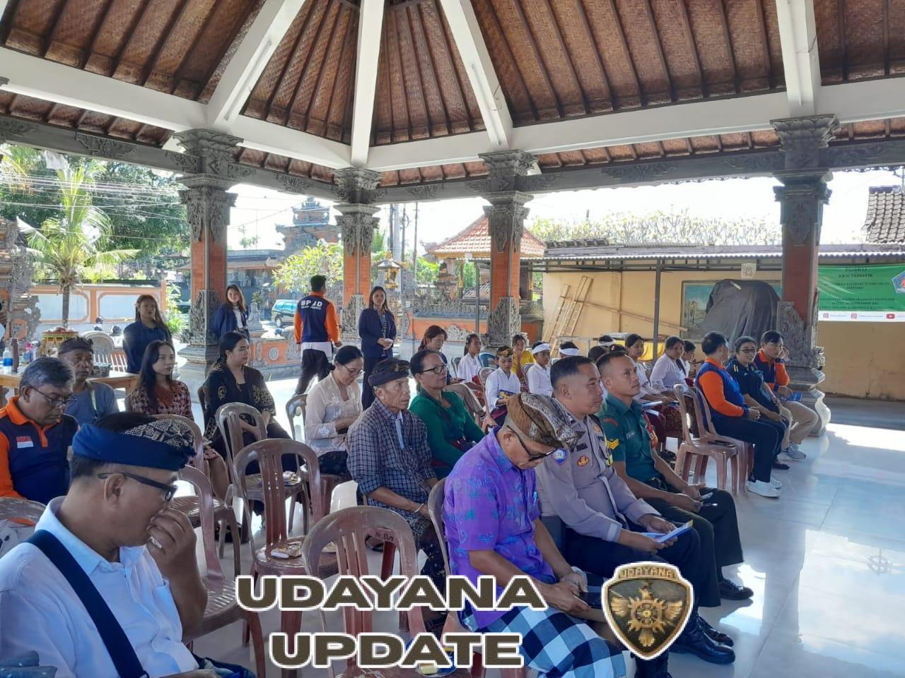 Babinsa Negari Apresiasi Mahasiswa KKN Unud Latihkan Anak Sekolah Evakuasi Penanggulangan Bencana