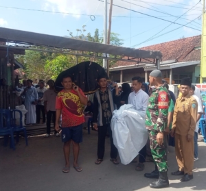 Babinsa 1614-03 Hu’u Takziah, Wujud Kepedulian kepada Warga