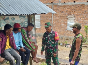 Babinsa Kempo Giat Komsos Ajak Warga Pasang Bendera Sambut HUT RI ke-80