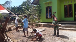 Babinsa Matasio Ajak Warga Kibarkan Merah Putih Sambut HUT RI ke-80