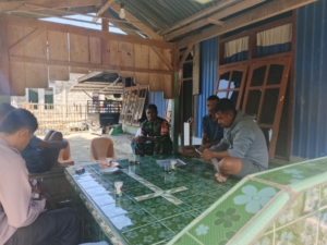 Pratu Laurensius Laja Ajak Warga Detumbewa Jaga Keamanan Lewat Komsos dan Pamwil