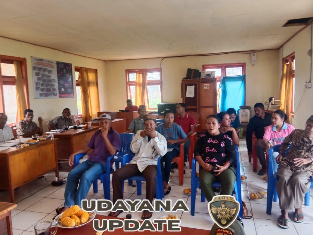 Babinsa dan Masyarakat Satarloung Bahu Membahu Susun Rencana Pembangunan Desa