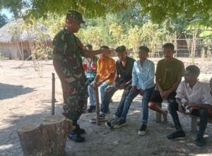 Babinsa Sertu Domingos Soares Ajak Remaja Desa Humusu Oekolo Jaga Perilaku dan Hindari Pelanggaran