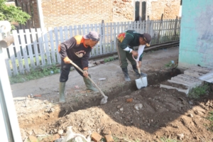 Satgas TMMD Bangun Pondasi Pagar Pustu Kalabeso, Tingkatkan Layanan Kesehatan Warga