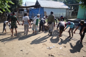 Satgas TMMD dan Warga Kalabeso Rakit Besi Lantai Jembatan Limpas, Perkuat Akses Desa