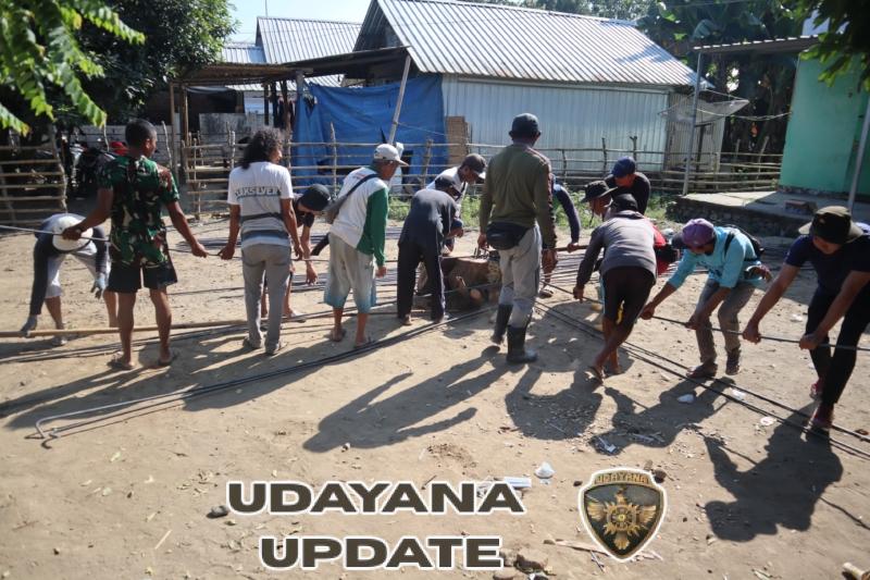 Satgas TMMD dan Warga Kalabeso Rakit Besi Lantai Jembatan Limpas, Perkuat Akses Desa