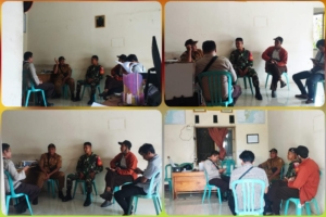 Babinsa Timbanuh Ajak Warga Kibarkan Merah Putih dan Jaga Keamanan Lingkungan