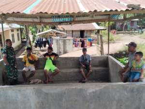 Tingkatkan Keamanan Lingkungan, Babinsa Niowula Dengarkan Langsung Aspirasi Masyarakat