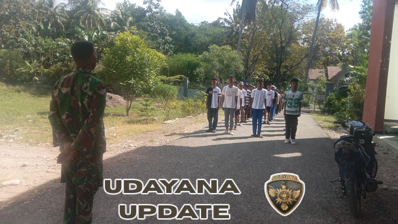 Babinsa 1621/TTS Latih Anggota Paskibra SMA Boking Jelang HUT RI Ke-80