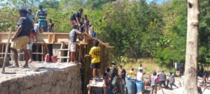 Kebersamaan Babinsa dan Warga Percepat Pembangunan Desa