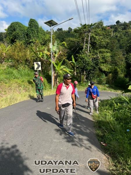 Babinsa Bunutin Bersama Aparat Desa Kompak Bersihkan Semak untuk Lingkungan Sehat