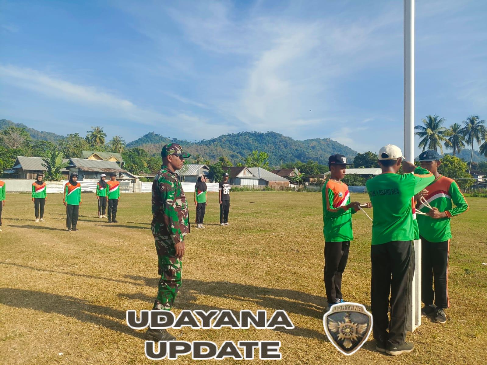 Babinsa Desa Moteng Latih Paskibra Kecamatan Brang Rea Sambut HUT ke-80 RI
