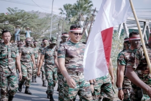 Dandim 1614/Dompu Pimpin Langsung Pleton Kodim di Lomba Gerak Jalan 17 Km HUT RI ke-80