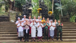 Persembahyangan Bersama di Pura Penyusuhan (Pura Penegil Gumi) Desa Kubutambahan dan di Pura Bukit Puncak Sinunggal Desa Tajun dalam rangka memperingati Ulang Tahun Kemerdekaan Republik Indonesia Ke-80