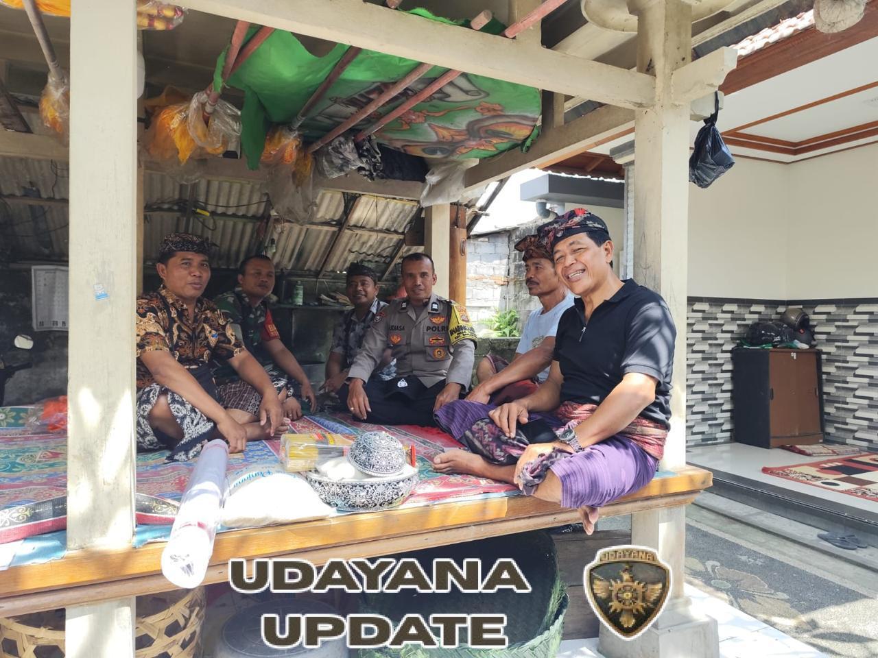 Melayat, Babinsa Timuhun Perkuat Kebersamaan Dan Jalinan Kekeluargaan Bersama Warga Binaan