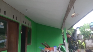 Gotong Royong Satgas TMMD 125 dan Warga Batuan Percepat Rehab RTLH