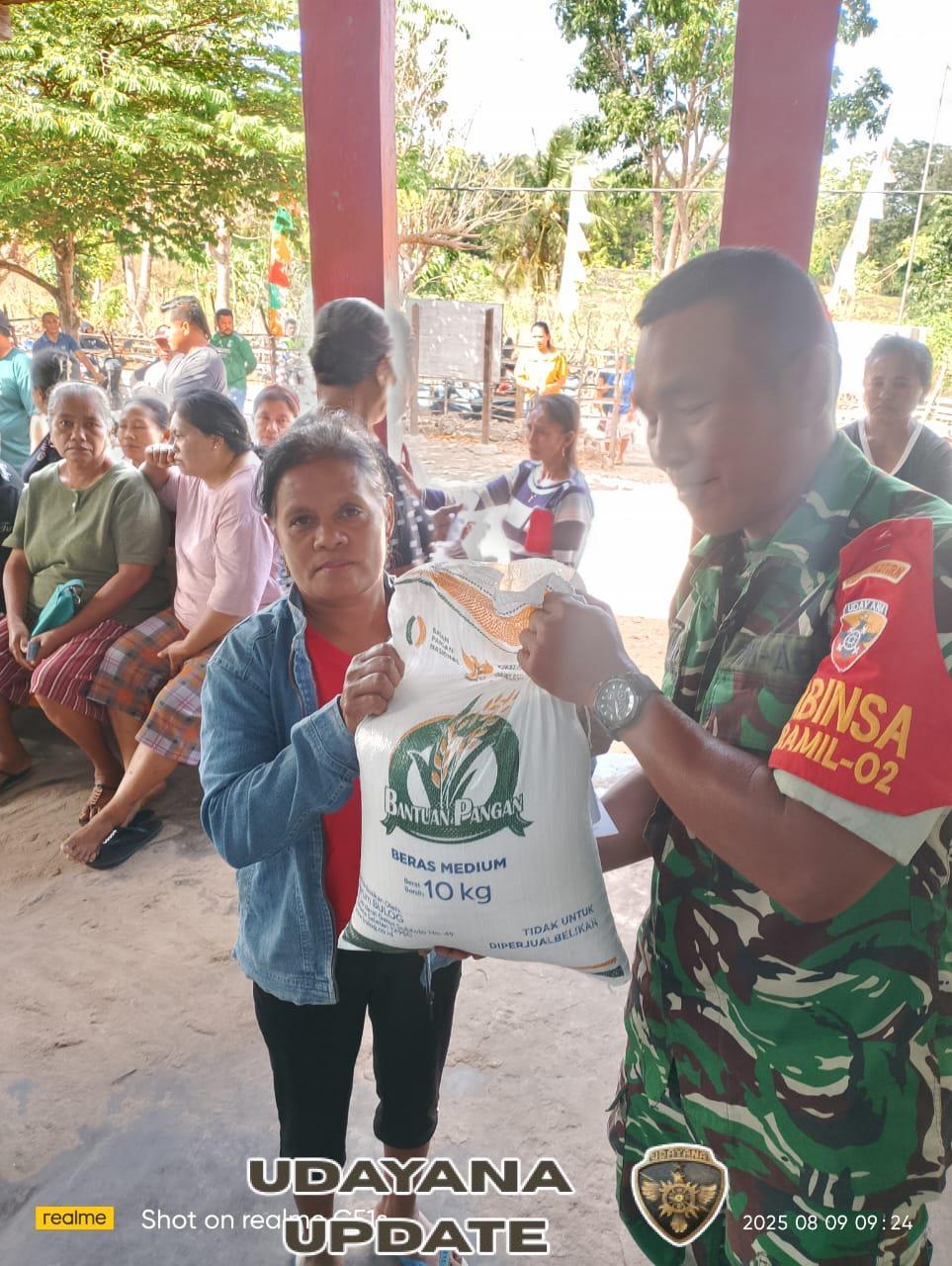 Pantau Penyaluran Bantuan Pangan Tahun 2025 Desa Binaan Babinsa Himbau Jaga Ketertiban