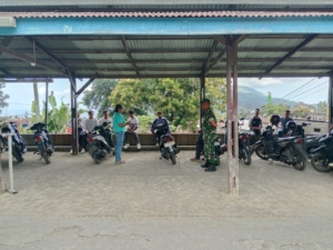 Jelang HUT RI ke-80, Babinsa Koramil 1602-01/Ende Monitoring Persiapan LBB Mahasiswa