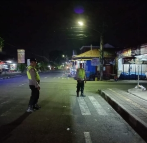 Antisipasi Gangguan Kamtibmas Polsek Penebel  Patroli Malam Hari